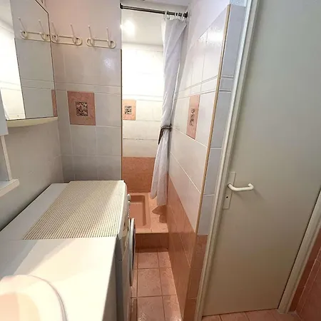 Studio/cabine à 80m De La Avec Terrasse, Jardinet Et Garage - - Fr-1-226b-140
